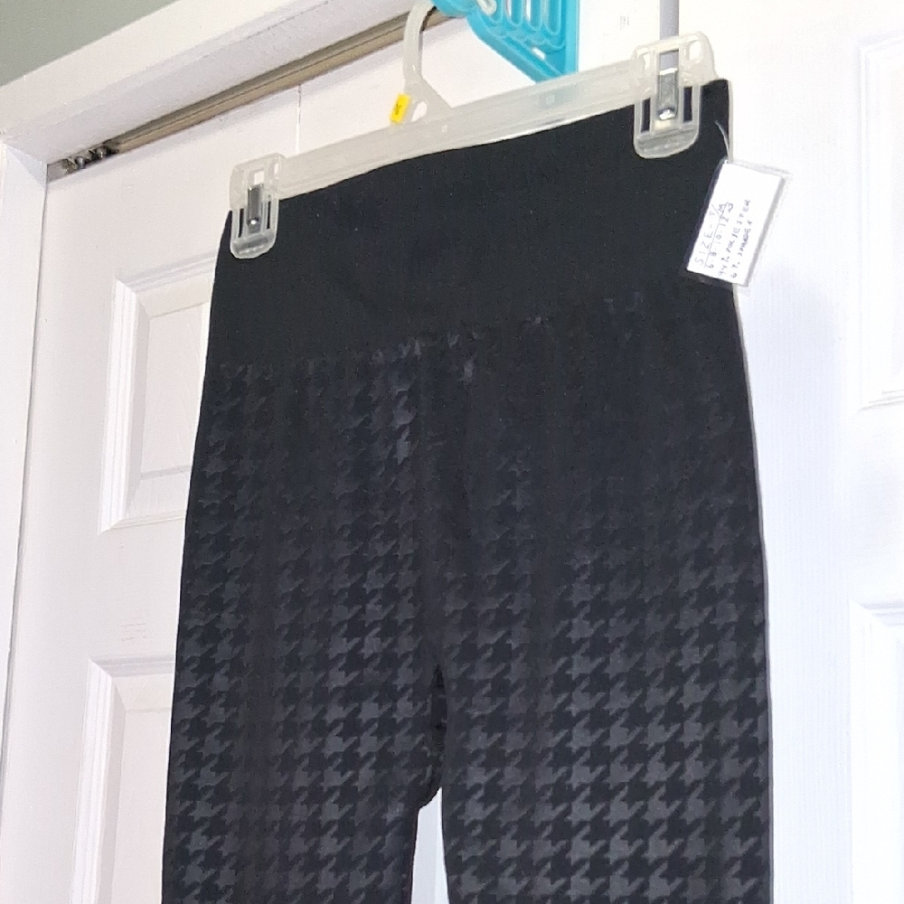 Charlie Paige Dark Houndstooth Leggings